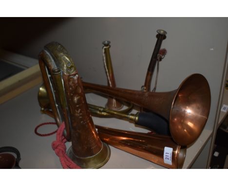 Two copper and brass hunting horns (un-named) two larger examples, a vintage brass car horn and J.Ingham Ltd copper &amp; bra