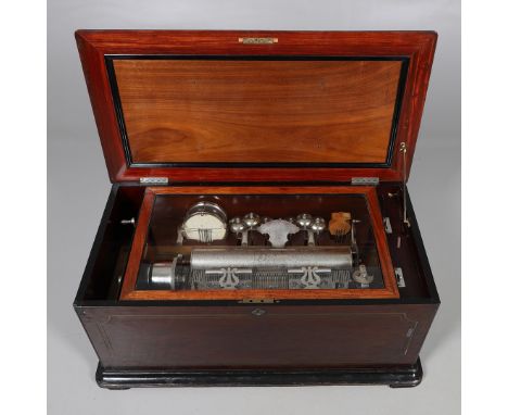 UNUSUALLY LARGE MECHANICAL MUSIC BOX - GEORGE BAKER & CO. A musical box of exceptional size, with a 12 air mechanism and 43cm