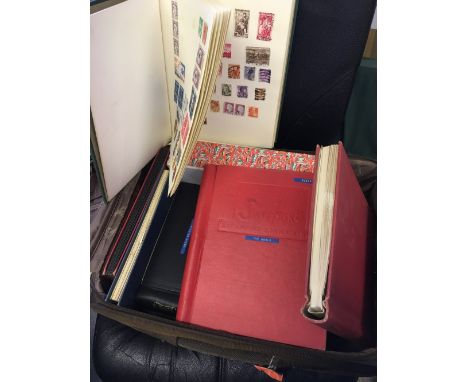 STAMPS : WORLD, an ideal lot to sort this summer! One could take it on holiday as it's already been carefully packed in it's 