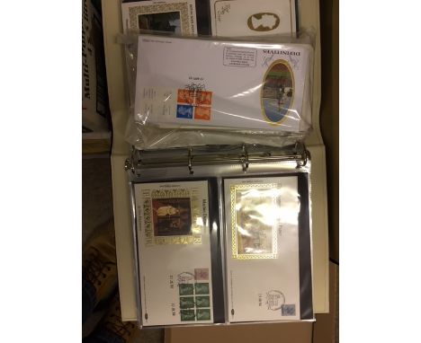 GREAT BRITAIN FIRST DAY COVERS : Small box containing definitive FDC's in an album and some loose. 