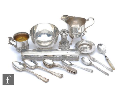 A parcel lot of assorted silver to include a small Russian mug, flat ware, a sugar bowl, a pepper grinder, a cream jug etc, w