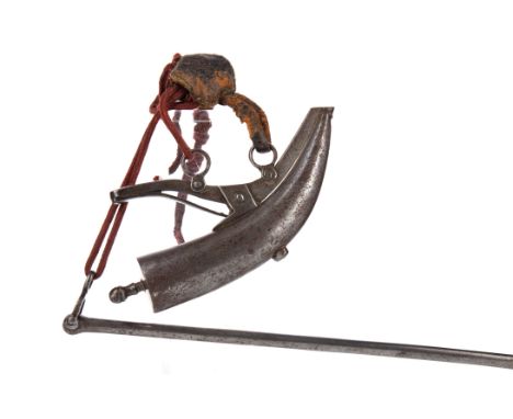 EARLY 19TH CENTURY STEEL POWDER FLASK, with screw top stopper and hinged pouring mechanism, 19cm wide, with ramrod attachment