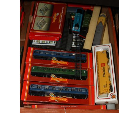 A quantity of Hornby Railways etc OO model railway. An LNER classB16 4-6-0 tender locomotive 8509 in Apple green. A Thomas th