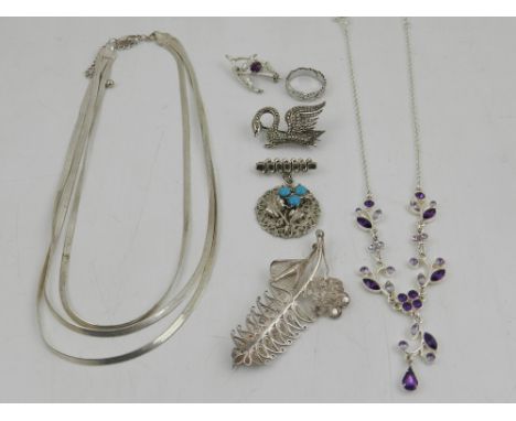 A quantity of silver jewellery, to include two necklaces, a marcasite brooch, three further brooches, and a silver ring. 