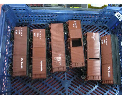 Six Bachmann "HO" Gauge American Outline Eight Wheel/Double Bogie, unboxed "Rio Grande" and ER &amp; W box vans, condition fa