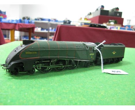 Hornby "OO" Gauge/4mm Ref. 2535 Class A4 4-6-2 Steam Locomotive and Eight Wheel Tender, BR green "Woodcock", R/No. 60029, DCC