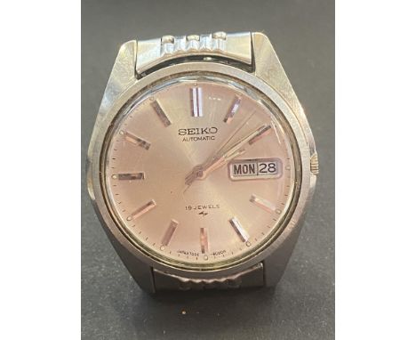 Vintage Seiko automatic day/date at 3 o clock wristwatch 