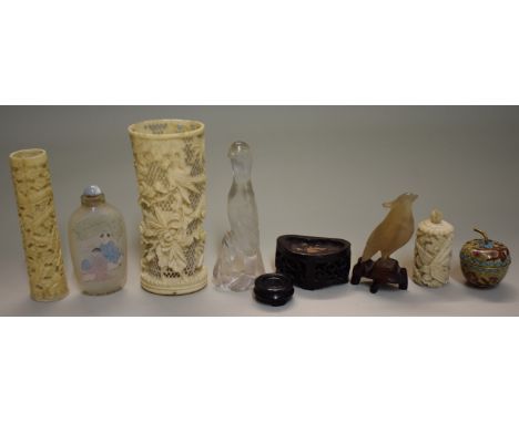 A collection of Chinese items,&nbsp;to include carved ivory; jade and rock crystal. 