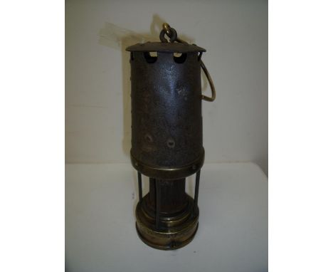 Patterson & Co of Newcastle type B7 miners lamp no. A1190 