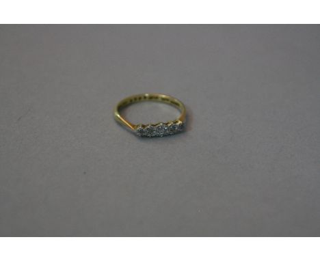 AN 18CT FIVE STONE DIAMOND RING, ring size O, approximate weight 2.5 grams