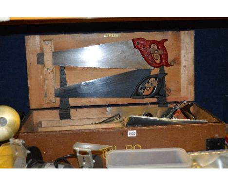 A PAINTED WOODEN TOOLBOX AND TOOLS, including a set of Stanley chisels, a Stanley No 4 plane etc