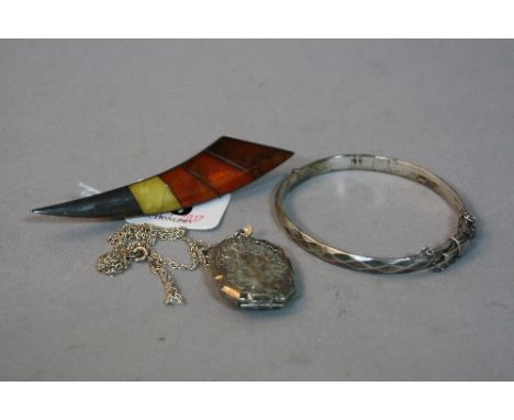 A SILVER AMBER BROOCH, silver bangle, necklace and pendant