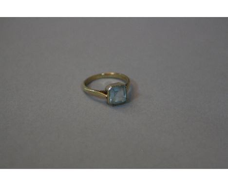 A 9CT AQUAMARINE RING, ring size K, approximate weight 2.4 grams