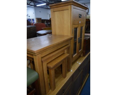 A MODERN LIGHT OAK NEST OF THREE TABLES and side cabinet with one drawer over two glazed doors, 91cm high x 60cm wide (sd)