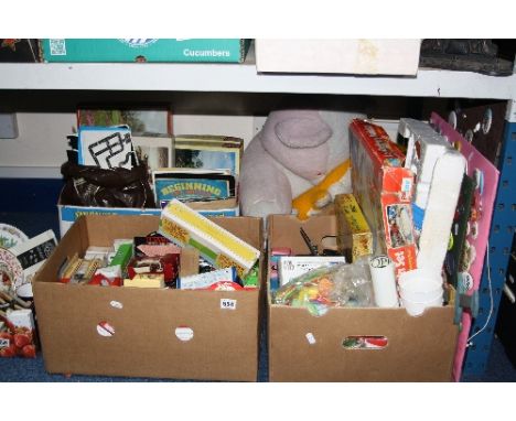 A QUANTITY OF BOXED AND UNBOXED ASSORTED DIECAST VEHICLES, to include Dinky Toys Rolls-Royce Silver Wraith, No.150 (partially
