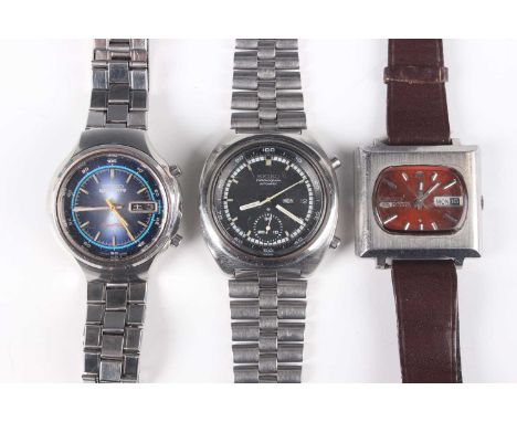 A Seiko 5 Sports Chronograph Speed-Timer stainless steel gentleman's bracelet wristwatch, Ref. 7015-8000, circa October 1972,