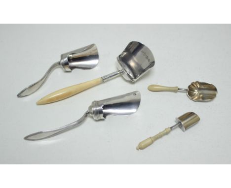 Two small 19th century Dutch silver spice shovels, .833 standard, with thread pattern handles, 9.5 & 8cm respectively, two sm