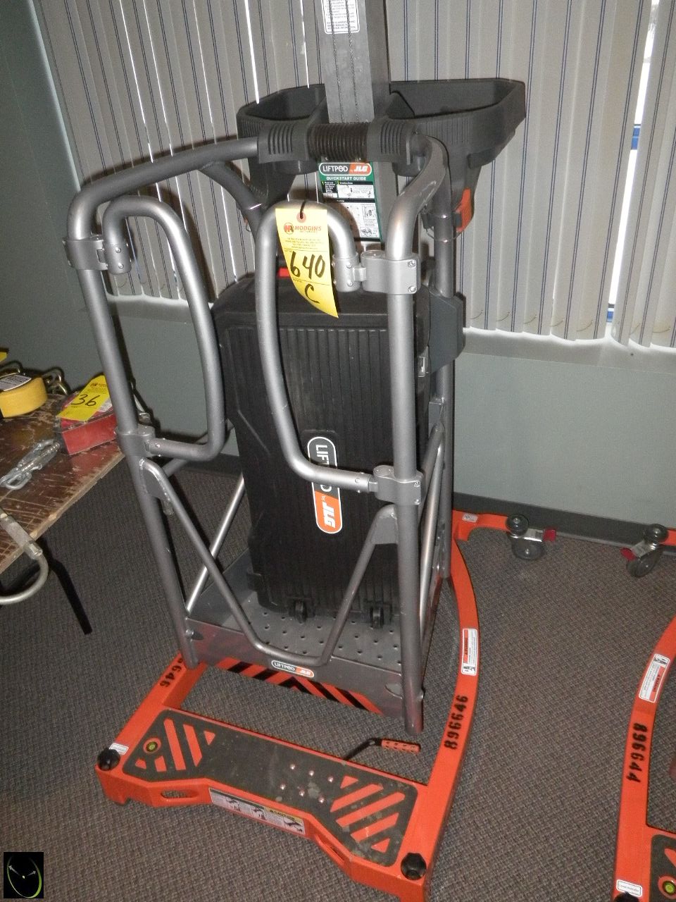 JLG FS60 LIFTPOD Manlift W/ Charger, Tool Tray On Wheels, 330 Lb ...