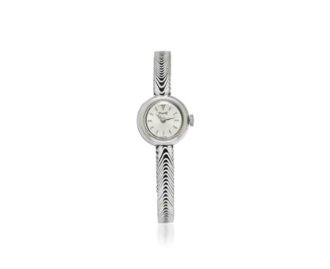 PIAGET IN WHITE GOLD REF. 6573, 70s - PIAGET IN WHITE GOLD REF. 6573, 70S Case: signed, two-body in 18K white gold, snap on c