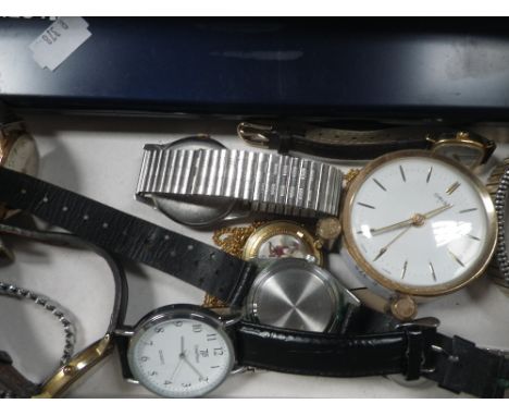 A COLLECTION OF LADIES AND GENTLEMEN'S WRISTWATCHES and a bedside clock