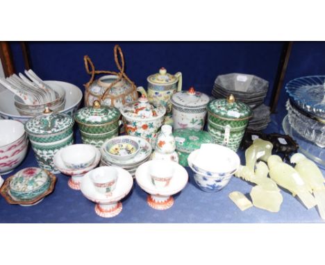 A COLLECTION OF ORIENTAL CERAMICS including rice bowls, a pair of 'jade' birds with wooden stands and other items