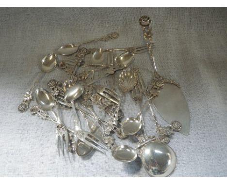 A COLLECTION OF CONTINENTAL SILVER FLATWARE, with floral finials (c.12oz)