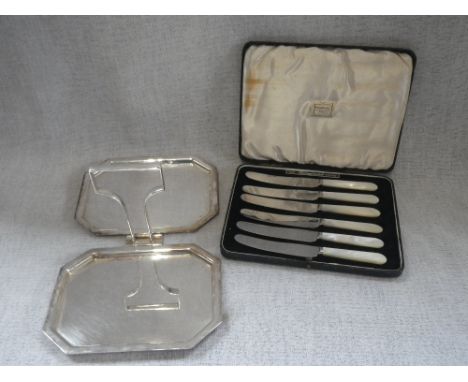 ASPREY &amp; CO: AN ART DECO SILVER PLATED FOLDING SANDWICH DISH, with two octagonal shaped dish, and a cased set of six moth