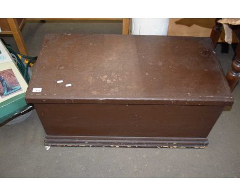 SMALL WOODEN STORAGE TRUNK