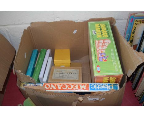 BOX CONTAINING VARIOUS VINTAGE TOYS AND BOOKS