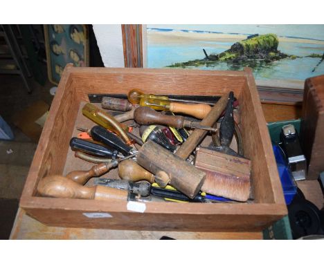 BOX OF MIXED TOOLS