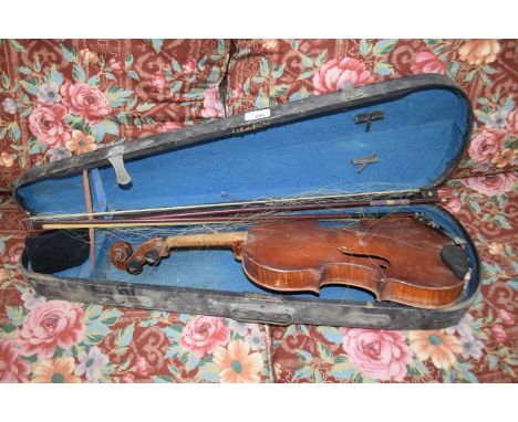 VINTAGE VIOLIN IN CASE