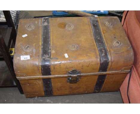 SMALL METAL TRUNK
