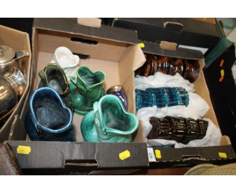 A BOX OF GLASS PIANO FEET ETC TOGETHER WITH A TRAY OF VINTAGE FISH 'GURGLE' JUGS 
