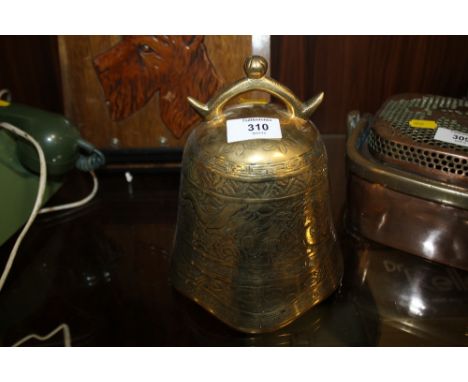 A VINTAGE BRASS TEMPLE STYLE BELL WITH DRAGON ENGRAVING