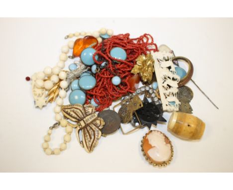 A BAG OF VINTAGE COSTUME JEWELLERY ETC. 