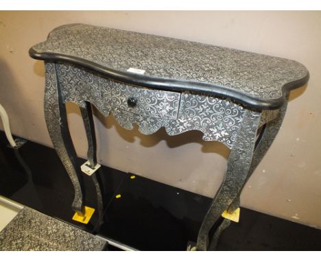 AN UNUSUAL EASTERN STYLE MODERN CONSOLE TABLE WITH SINGLE DRAWER W 91 CM