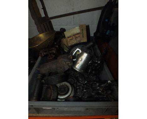 A TRAY OF METALWARE TO INC VINTAGE SCALES, CAST DOG ETC