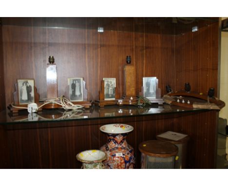AN UNUSUAL RETRO PAIR OF DECO STYLE COMBINATION LAMP AND PICTURE FRAMES TOGETHER WITH A SIMILAR THREE SOCKET LIGHT FITTING