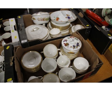 TWO TRAYS OF ROYAL WORCESTER VICEROY AND EVESHAM CHINA 