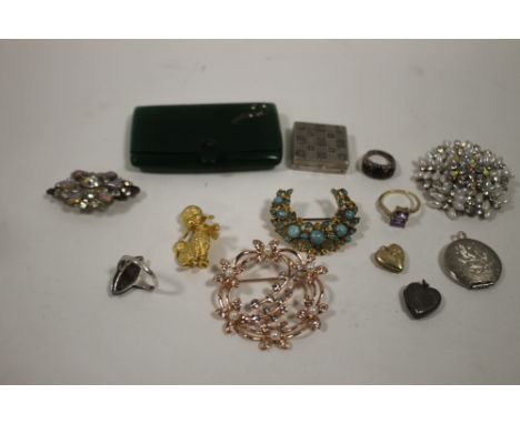 A BAG OF ASSORTED JEWELLERY ETC. TO INCLUDE SILVER DRESS RINGS, VINTAGE CIGARETTE CASE ETC.  