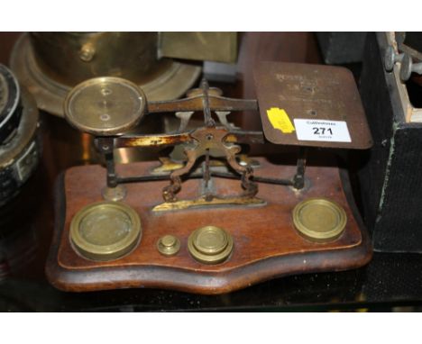 A SET OF VINTAGE POSTAL SCALES AND WEIGHTS 
