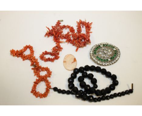 A BAG OF VINTAGE COSTUME JEWELLERY TO INCLUDE CORAL