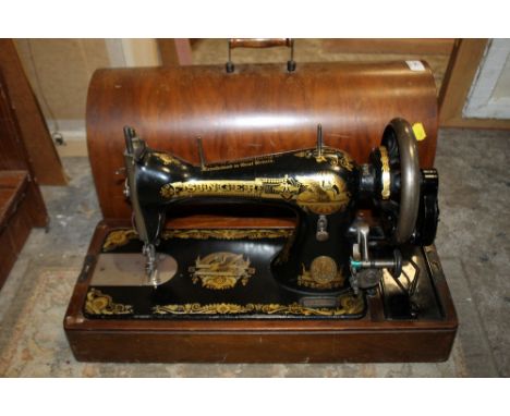 A VINTAGE CASED SINGER SEWING MACHINE