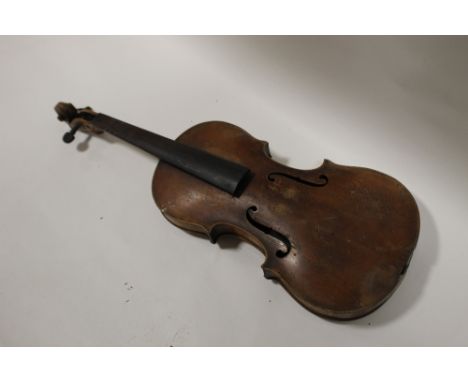 A VINTAGE VIOLIN WITH ONE PIECE BACK A/F 