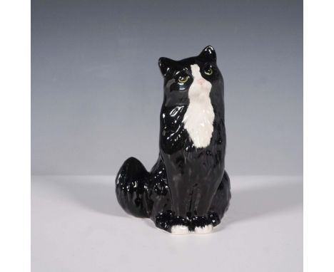This delightful black and white cat figurine is a fine example of Royal Doulton's craftsmanship. Featuring a glossy black coa
