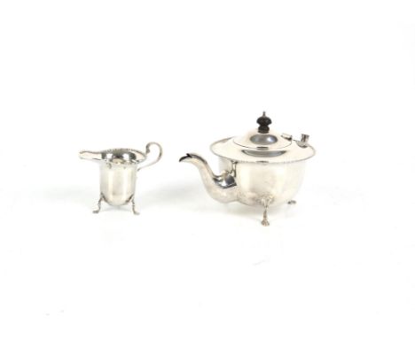 Silver teapot and milk jug, of cylindrical form with beaded edge, (handle on teapot detached), Birmingham 1921, teapot 13 cm 