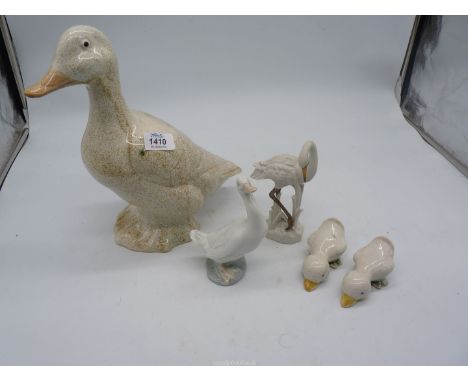 A small quantity of birds including Nao duck, Daito stork, large pottery duck etc.