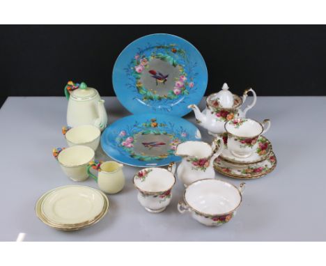 Small Quantity of Royal Albert Old Country Roses Tea Ware (teapot, milk / cream jug, soup cup, 2 coffee cups and saucers, 2 s