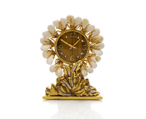 Kleine Tischuhr aus Gold mit Grandlnwohl René Kern, Paris, ca. 1970er JahreH. 9,5 cm750 Gelbgold, punziert. Zifferblatt aus T