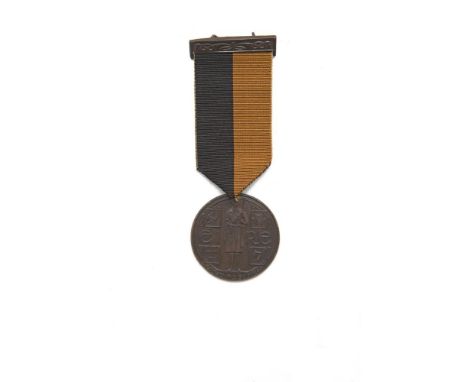 A 1917-1921 'COGADH NA SAOIRSE' WAR OF INDEPENDENCE BRONZE SERVICE MEDAL, on black and tan ribbon with decorated clasp, inscr